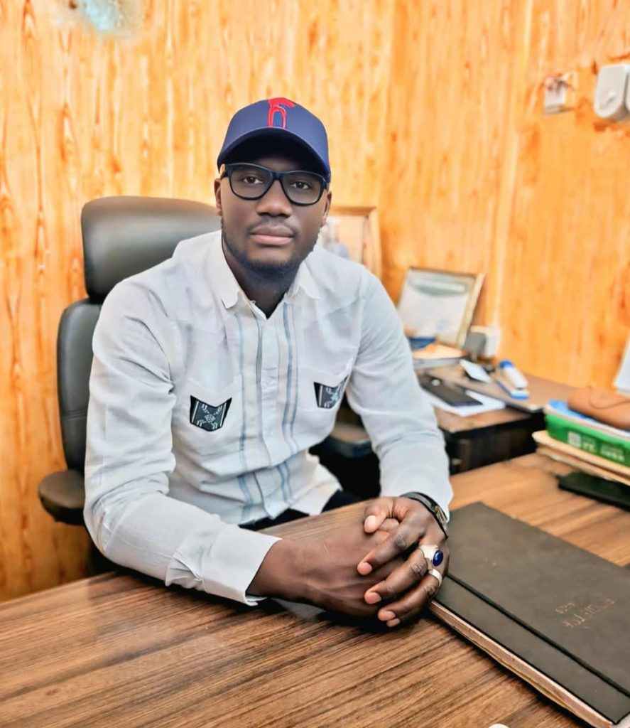 Siguiri : Mamby Keita, un jeune coordinateur qui s’impose comme moteur du développement communautaire