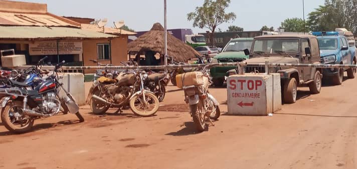 Kouremalé : le marché frappé par une pénurie de condiments alors que les vendeuses se tournent vers le trafic de carburant.
