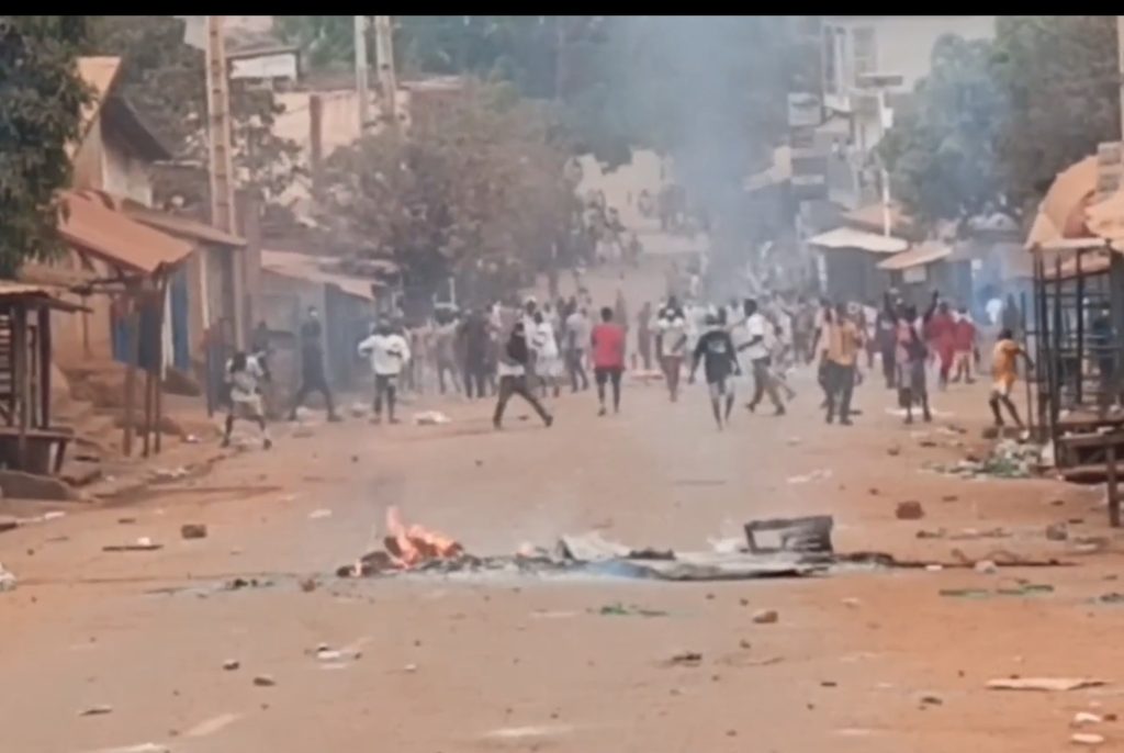 Siguiri entre peur et désespoir : la ville aurifère paralysée par une nouvelle vague de manifestations.