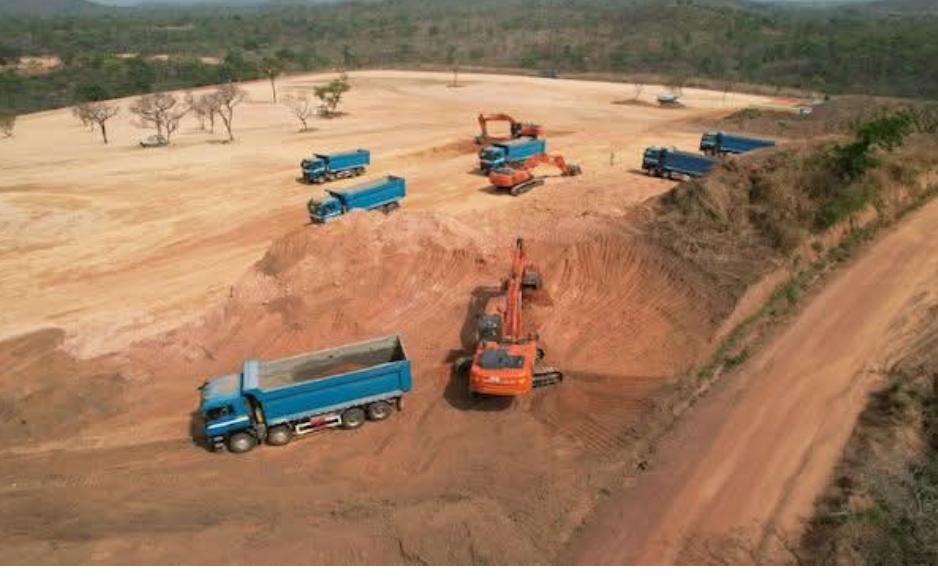 Guinée : les premiers chargements de minerai de fer de Simandou en route vers la Chine est arrivé après 45 jours de voyage, un tournant géostratégique majeur.