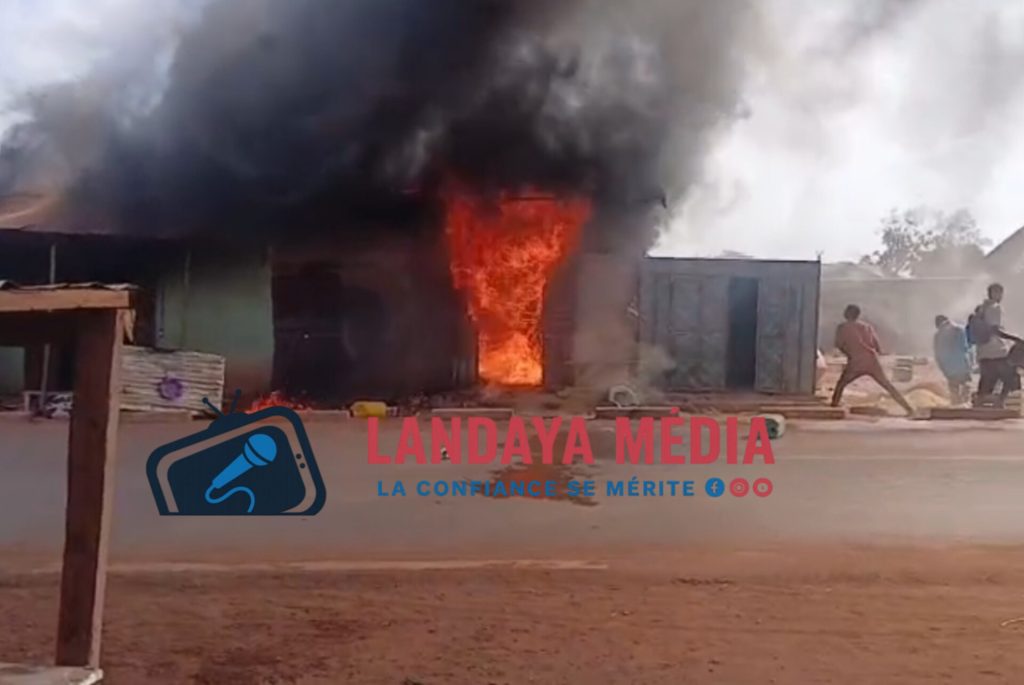 Siguiri Koura 2 : un incendie déclenché par des enfants dans un magasin de vente d’essence fait des dégâts,un Des enfant gravement blessé.