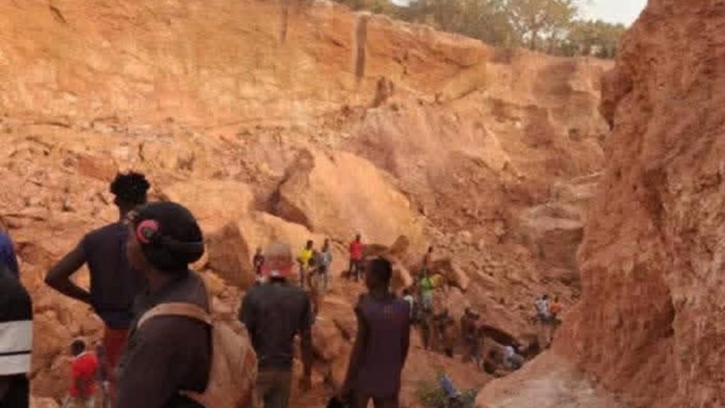 Siguiri : un nouvel éboulement dans une mine artisanale fait au moins sept morts et plusieurs disparus.